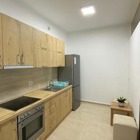 Anna'S Apartament Lushnje Екстер'єр фото