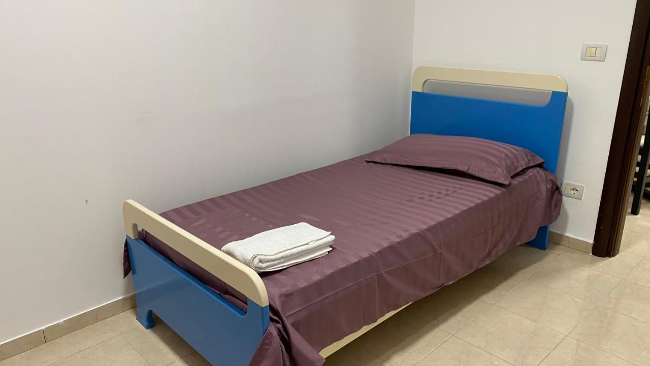 Anna'S Apartament Lushnje Екстер'єр фото