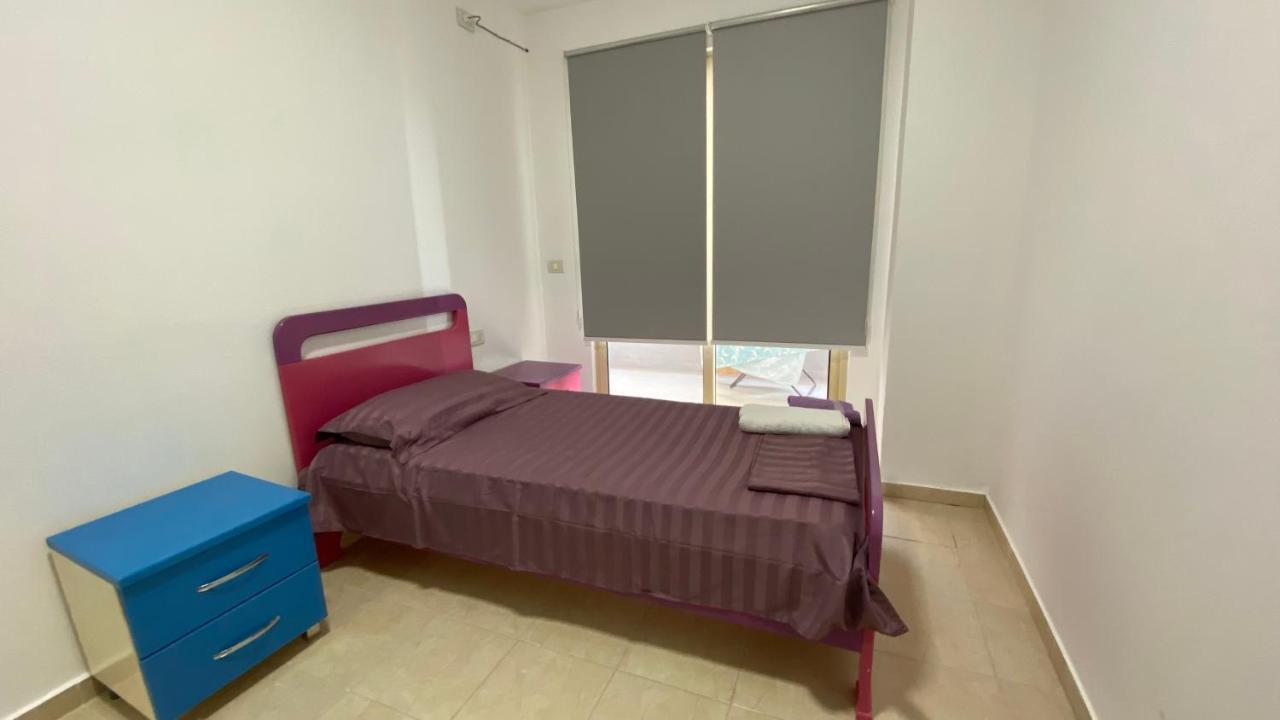 Anna'S Apartament Lushnje Екстер'єр фото