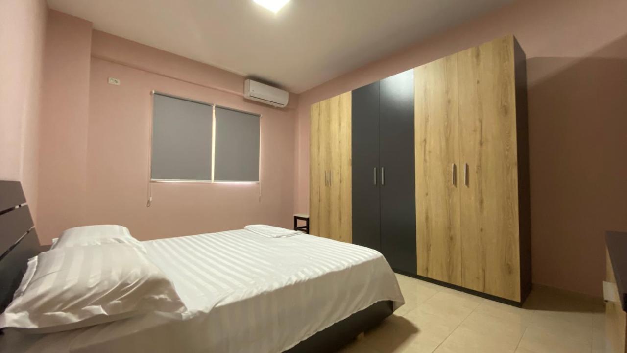 Anna'S Apartament Lushnje Екстер'єр фото