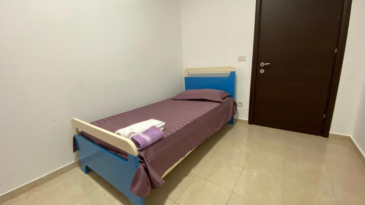 Anna'S Apartament Lushnje Екстер'єр фото